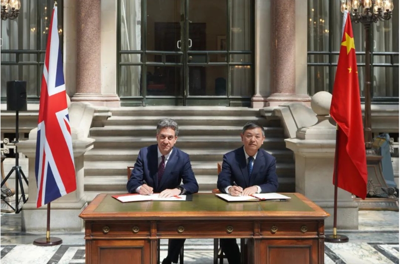 生态环境部部长黄润秋率团赴英国出席首次中英气候部长对话会和环境部长对话会